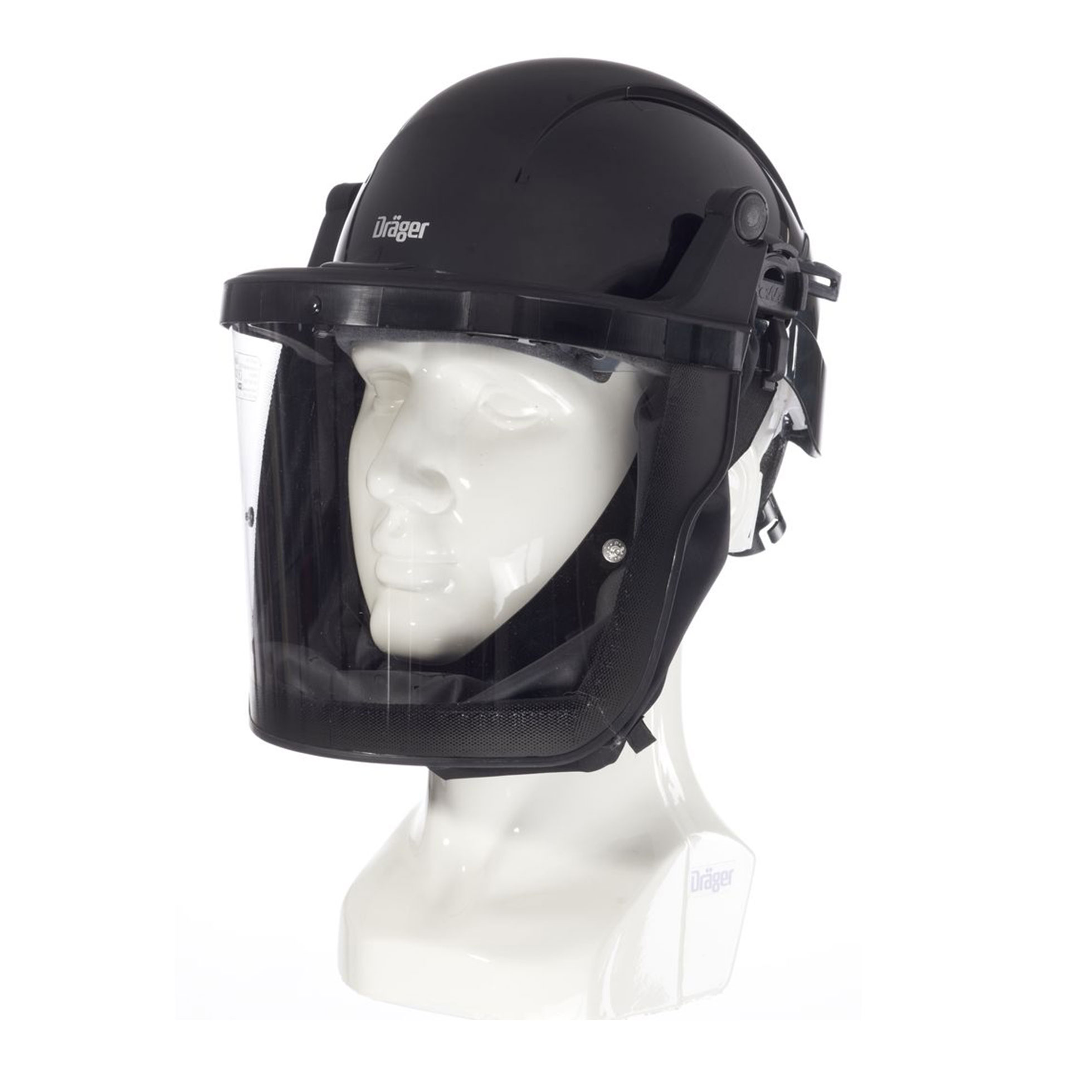 Schwarzer Schutzhelm mit transparentem Visier auf einem weißen Dräger-Kopfmodell